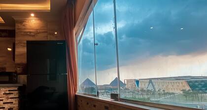 Deluxe apartment in a building with an elevator with amazing Pyramids view