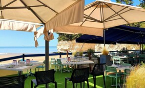 Outdoor dining - Escale Cosy et Bucolique à Proximité de Saintes (Préguillac)