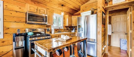 Fridge, microwave, oven, coffee/tea maker