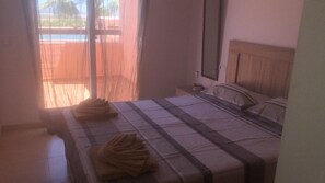 2 slaapkamers, een strijkplank/strijkijzer, gratis wifi, beddengoed