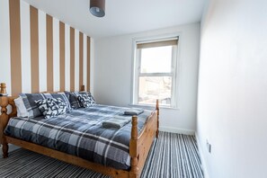4 bedrooms, WiFi - Modern 4 Bed House-Perfect Getaway for Stonehenge! (Salisbury)