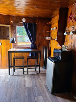 Interior - Eagle Rock Resort - #4 - 2 Single Beds (Yakima County)