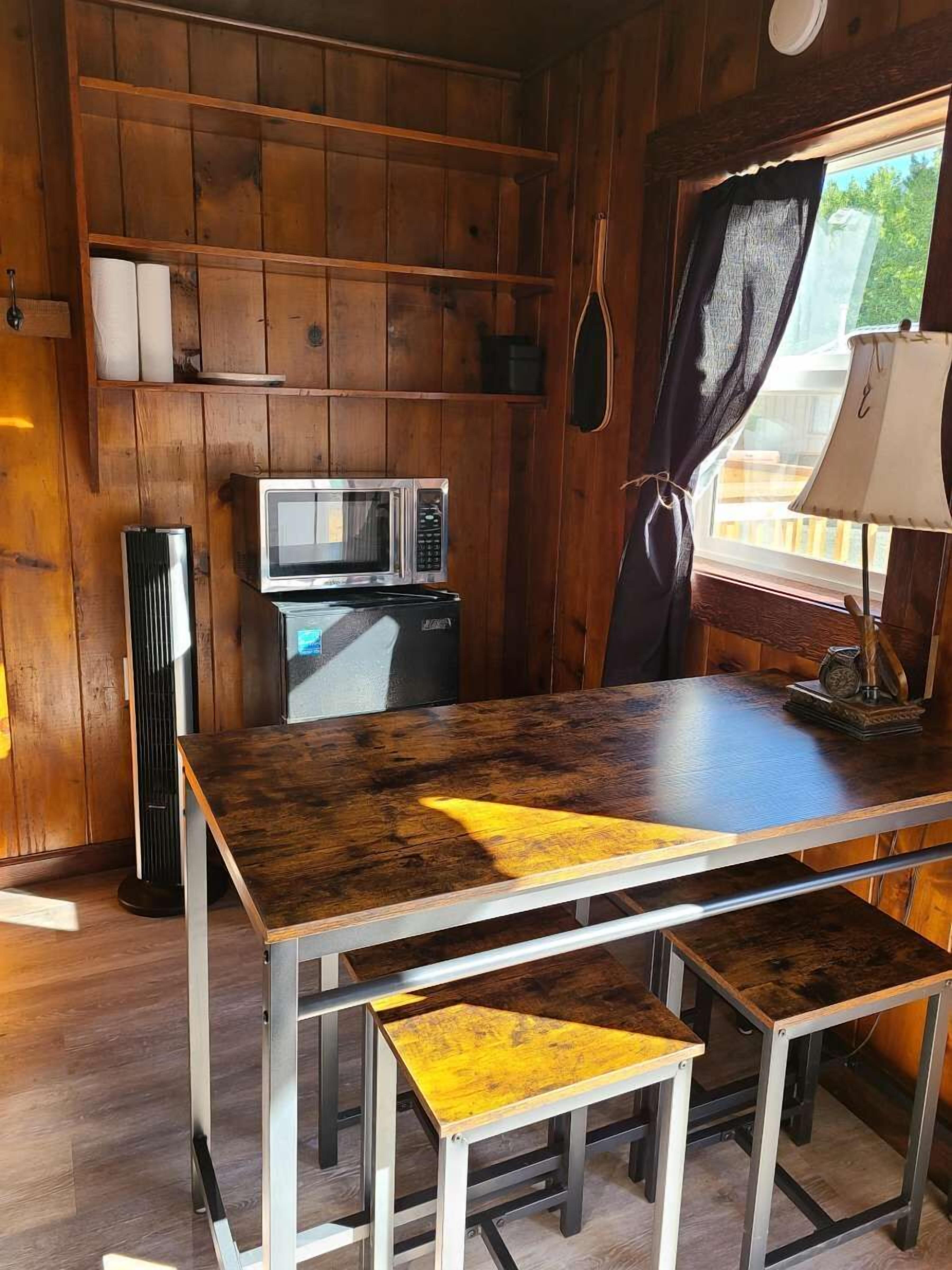 Eagle Rock Resort - Cabins #2 or 3 - Two Bunk Beds