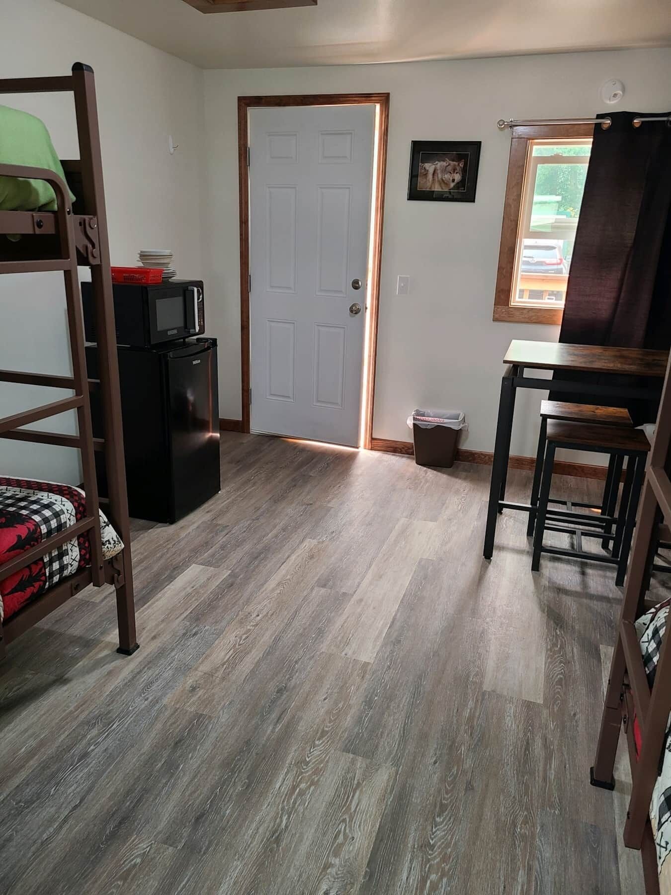 Eagle Rock Resort - Cabins #2 or 3 - Two Bunk Beds