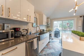 Refrigerador, microondas, horno, placa de cocina