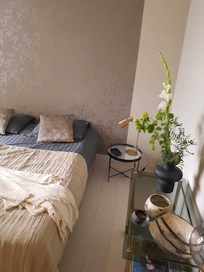 1 bedroom, iron/ironing board, travel cot, WiFi