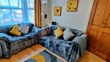 House | Living room | 30-cm TV with digital channels, fireplace