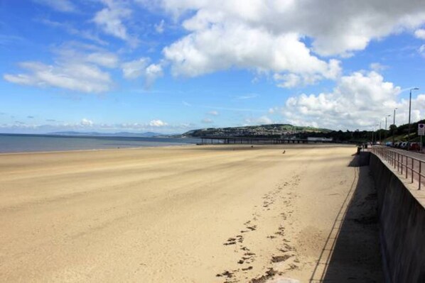 House | Beach - Rhubarb Terrace on the Coast - Sleeps 1-6 (Colwyn Bay)