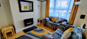 House | Living room | 30-cm TV with digital channels, fireplace - Rhubarb Terrace on the Coast - Sleeps 1-6 (Colwyn Bay)