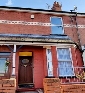 House | Exterior - Rhubarb Terrace on the Coast - Sleeps 1-6 (Colwyn Bay)