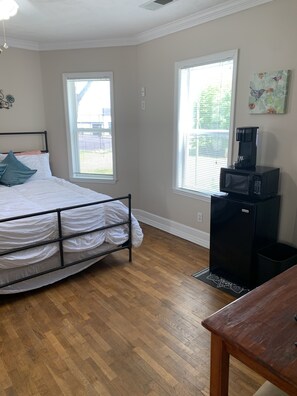 1 bedroom, free WiFi, bed sheets - Oasis Room @ York Place <br>Large Private Bedroom & Large Spa Bathroom (Cullman)