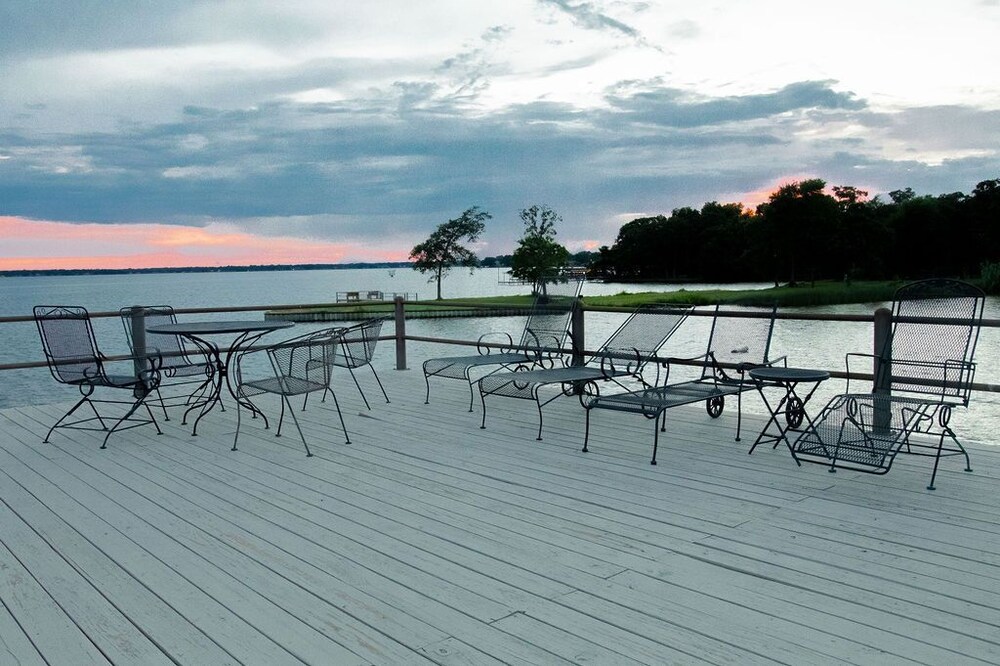 Lakefront lodging that your family will love