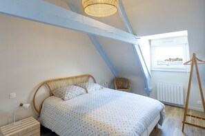 4 bedrooms, iron/ironing board, travel cot, WiFi