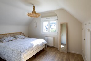 4 bedrooms, iron/ironing board, travel crib, WiFi - Magnificent house with view and private access to the sea (Plouhinec)