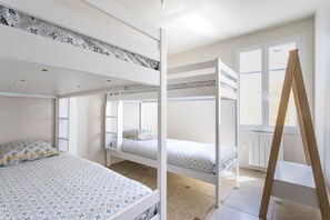 4 Schlafzimmer, Bügeleisen/Bügelbrett, Reisekinderbett, WLAN