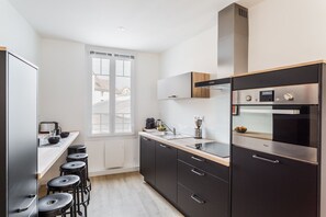 Fridge, microwave, oven, dishwasher