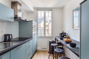 Fridge, microwave, oven, dishwasher - Hostin'Malo 2D - Superbe T2 neuf au cœur de Saint Malo (Saint-Malo)