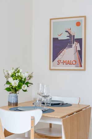 Dining - Hostin'Malo 2D - Superbe T2 neuf au cœur de Saint Malo (Saint-Malo)