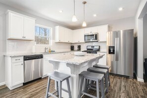 Fridge, microwave, oven, stovetop - Harbor Hideaway - 3 bedroom cottage. (South Haven)