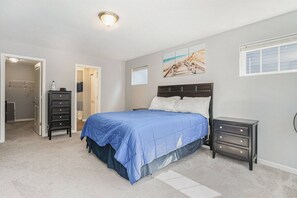 3 bedrooms, iron/ironing board, free WiFi, bed sheets - Harbor Hideaway - 3 bedroom cottage. (South Haven)