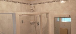 Exclusive Apartment, Ensuite, Garden View (Family) | Bathroom - Ardvonie House (Kingussie)