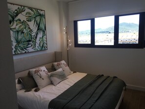 3 bedrooms, travel crib, WiFi, bed sheets