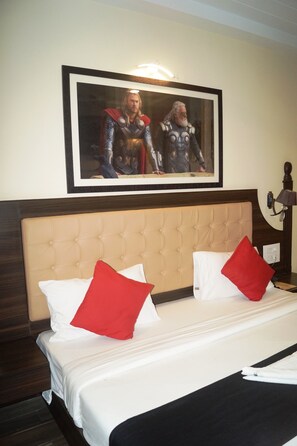 Habitación Deluxe doble | Ropa de cama hipoalergénica y tabla de planchar con plancha