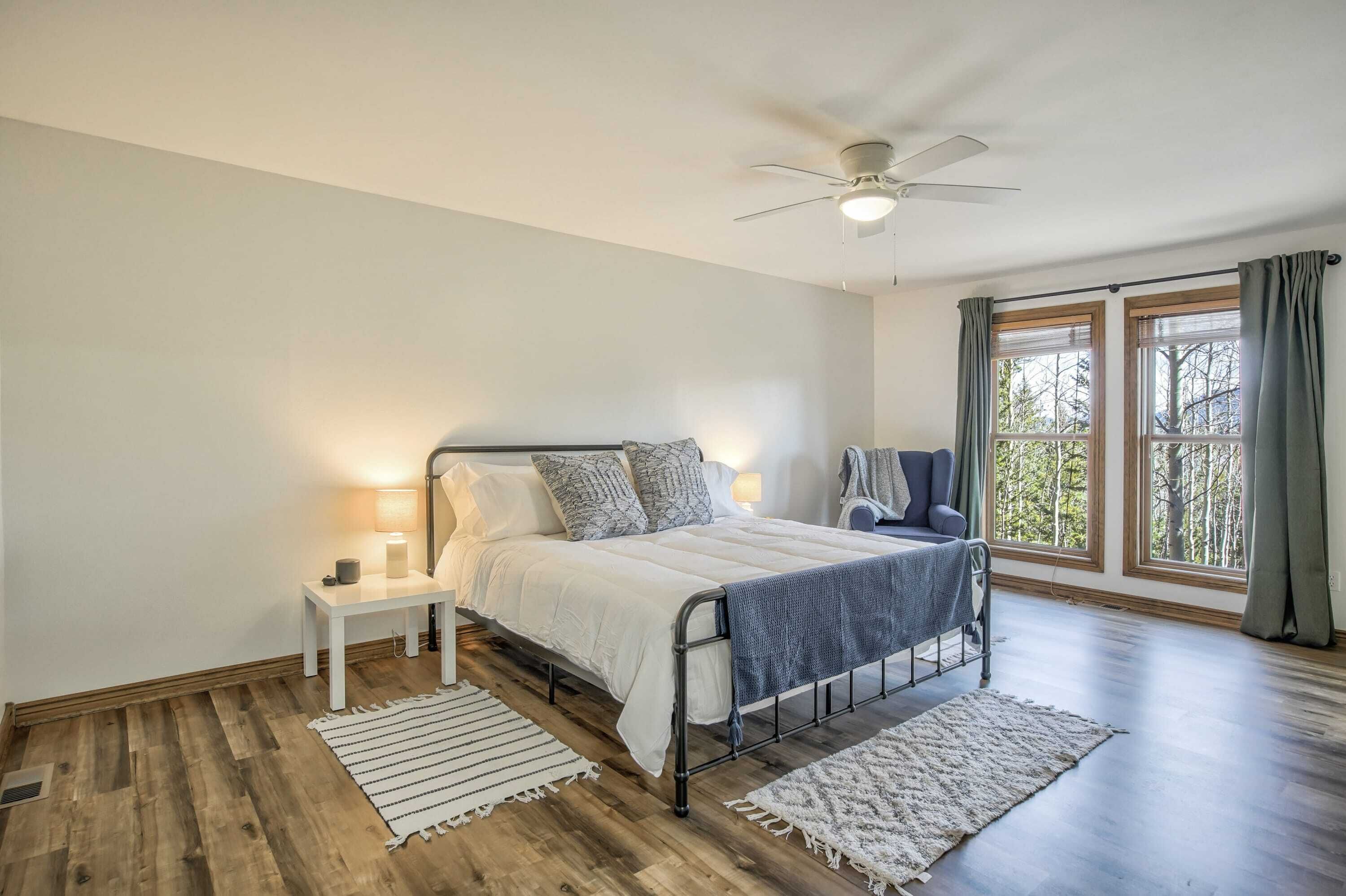 Quiet 3BR Cabin w Peak View & Hot Tub near Cripple Creek