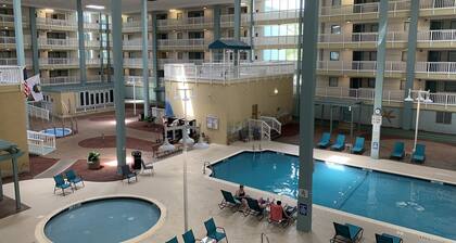 August Specials! -2 night minimum-! 2 bed/2 bath-Walk to Beach! 3 Pools!