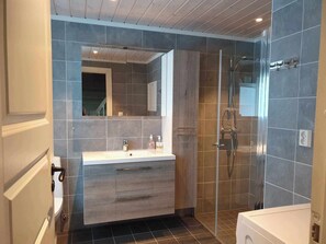 Shower, towels, toilet paper - Lifjell - Mountaincottage With Amazing View (Vestfold og Telemark)