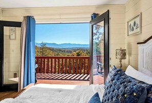 3 bedrooms, iron/ironing board, travel cot, free WiFi