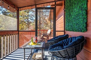 Property grounds - Pool/sauna are open! Near Dollywood, private cabin (Pigeon Forge)