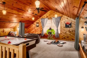 5 habitaciones, tabla de planchar con plancha y cuna de viaje 