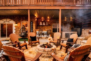 Property grounds - Spacious 4000sf valley home w/ fire pit & theater (Sevierville)