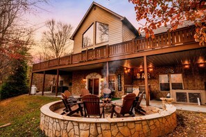 A house with a covered patio, outdoor seating, and a barbecue area. - Spacious Valley Home Near Pigeon Forge/Theather (Sevierville)