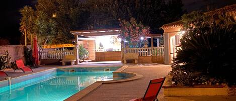 Piscina all'aperto, una piscina riscaldata