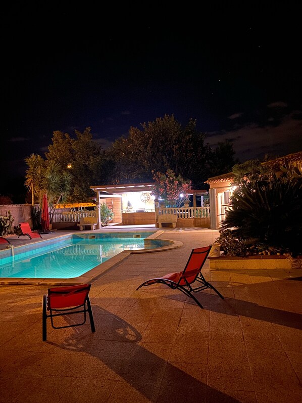 Outdoor pool, a heated pool - Spacious villa with private pool max 14 people near the beach (bompas)