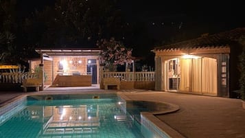 UdendĂžrs pool, opvarmet pool