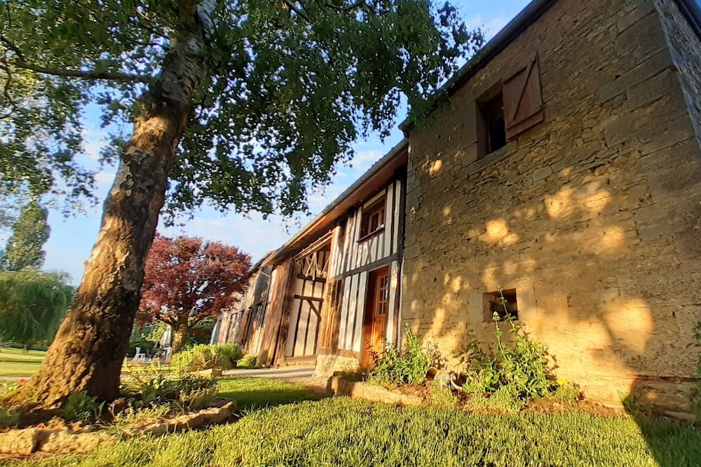 At the Gites d'Haromagnyl - La Tour