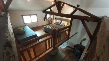 3 bedrooms, iron/ironing board, free WiFi