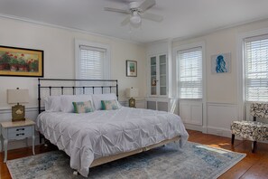 4 bedrooms, iron/ironing board, free WiFi, bed sheets