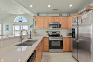 冰箱、微波炉、烤箱、炉灶