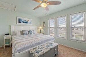 4 slaapkamers, een strijkplank/strijkijzer, wifi, beddengoed