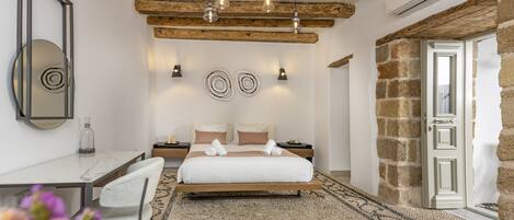 1 camera, una cassaforte in camera, ferro/asse da stiro