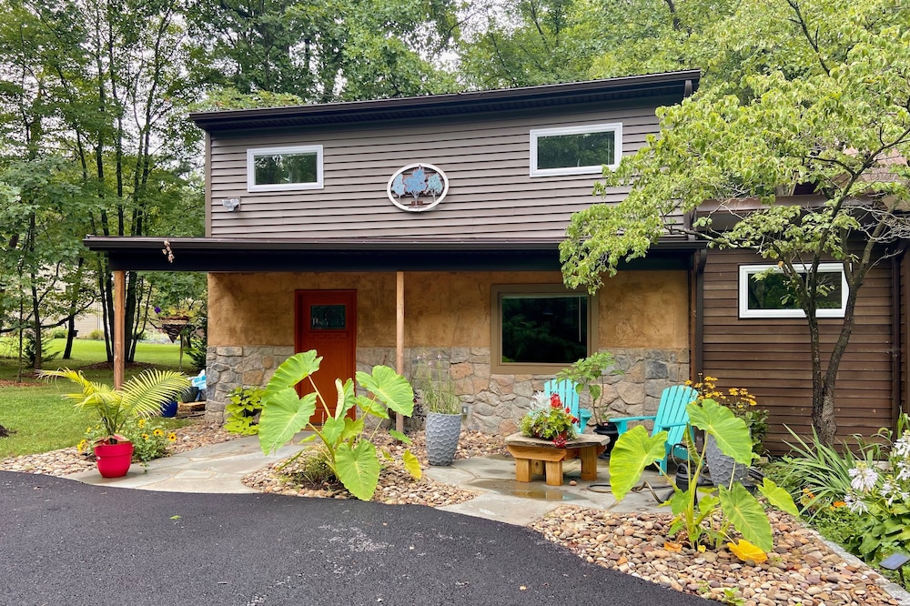 Cottage on Clarks Creek
