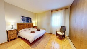 6 Schlafzimmer, Schreibtisch, schallisolierte Zimmer