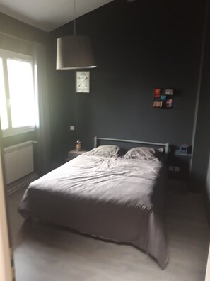 4 bedrooms, iron/ironing board, free WiFi