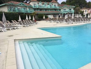 Piscine extérieure, piscine chauffée