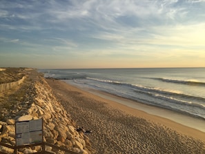 Una spiaggia nelle vicinanze
