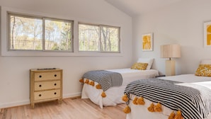 Unclassified image, 2 of 22, button - Elegant in East Hampton (East Hampton)